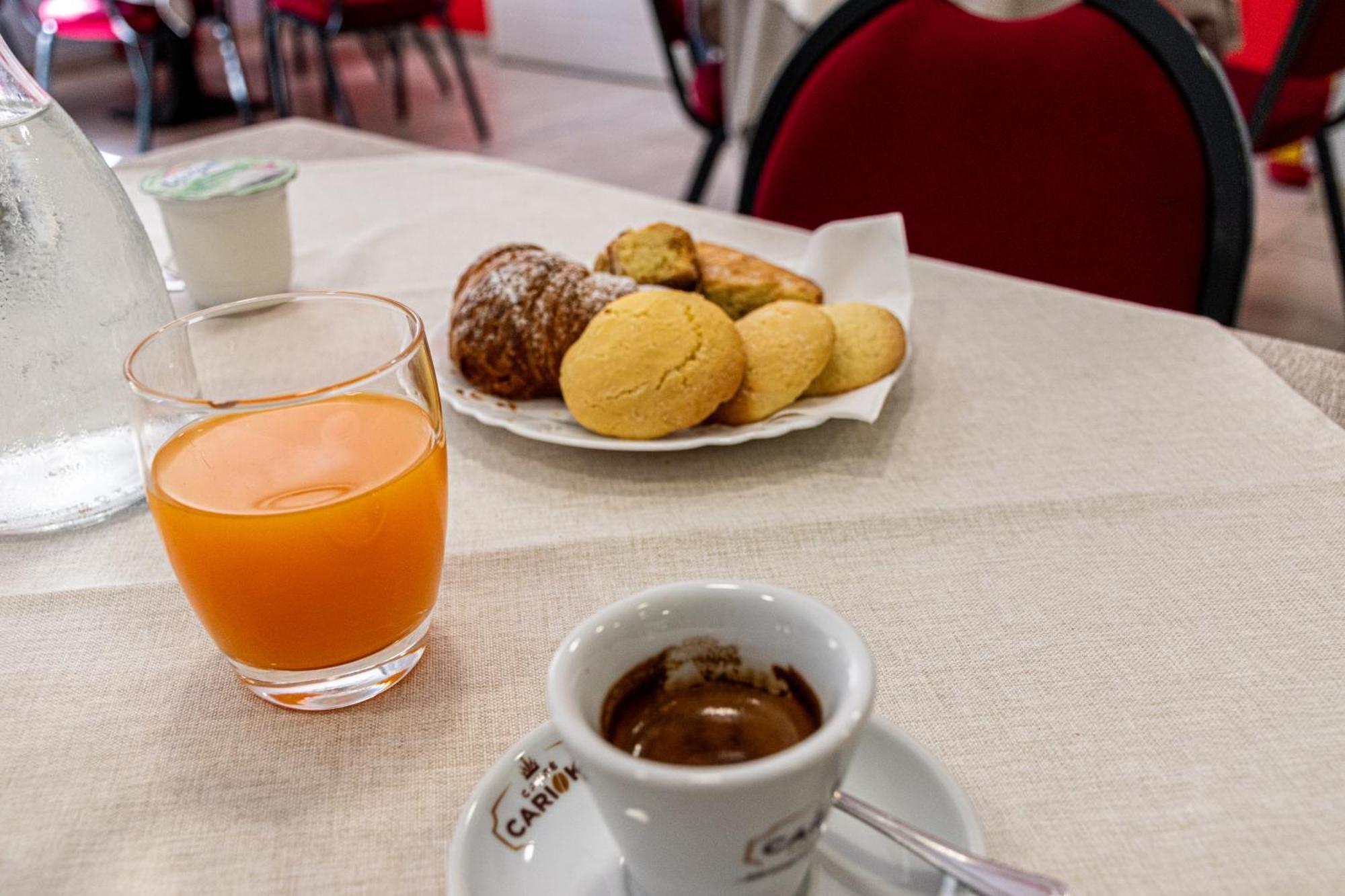 Hotel Ristorante La Mimosa Lamezia Terme Buitenkant foto